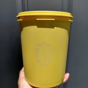 Vintage 1970s sunburst yellow Tupperware food storage canister container