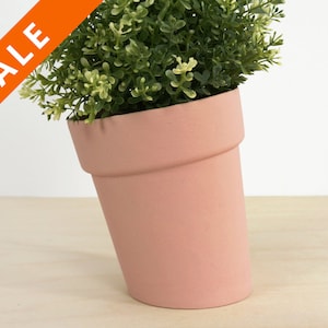 Förvrängd stengodsplantering, modern skev design, handgjord i Nederländerna