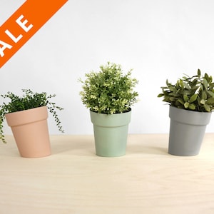 Förvrängd stengodsplantering, modern skev design, handgjord i Nederländerna