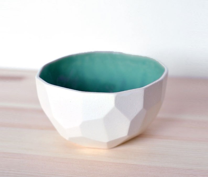 Modern ceramic breakfast and soup bowl handmade in polygons out of porcelain facetted design Poligon mdeium bowl Emerald Green zdjęcie 1