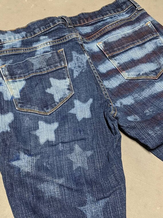 jeans with 2 stripes