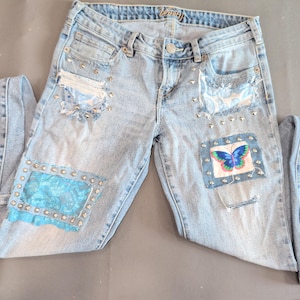 Vintage Vanity Kennedy 28x34 Jeans Patched & Studded Jeans Butterfly Floral, Junior women Size 3/4 26-27 waist