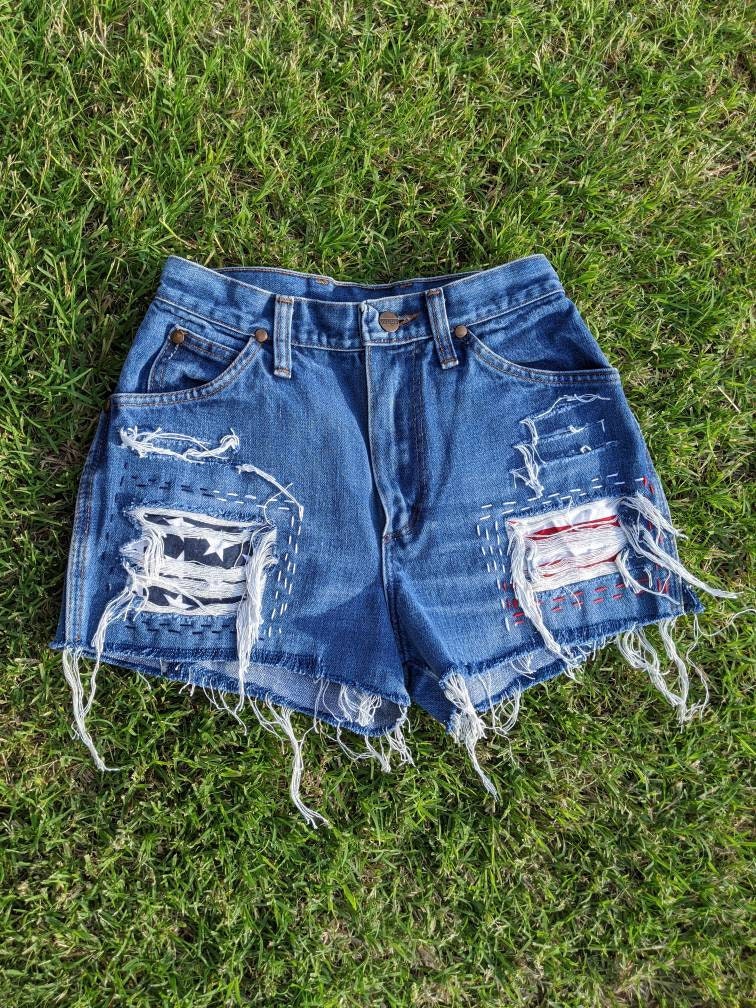Flag Shorts Women&rsquo;s Tag Size 27 SMALL Actual 24 Waist Distressed High