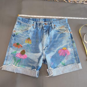Hand Painted coneflower echinacea wrangler shorts tag 34 waist, measure 32, bleach pattern