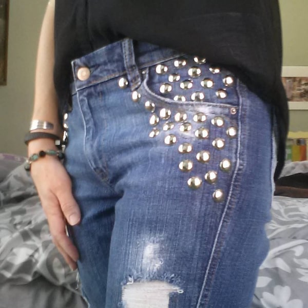 Studded Distressed Jeans Women's size 6 Stretch Skinny Jean