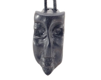 Pendentif en bois « Le Visage d'Eben »