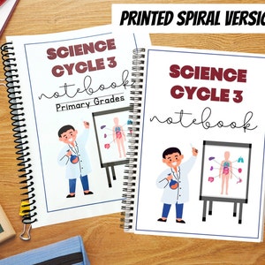 Może przedstawiać: Biały zeszyt w spirali z tekstem "SCIENCE CYCLE 3 notebook Primary Grades" na okładce. Okładka zawiera również ilustrację kreskówkowego naukowca wskazującego na schemat ludzkiego ciała.