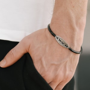 Pulsera hebrea para hombre, pulsera para hombre Am Yisrael Chai, placa de plata con frase en hebreo Israel, tubo de silicona negro, oración judía, pulsera