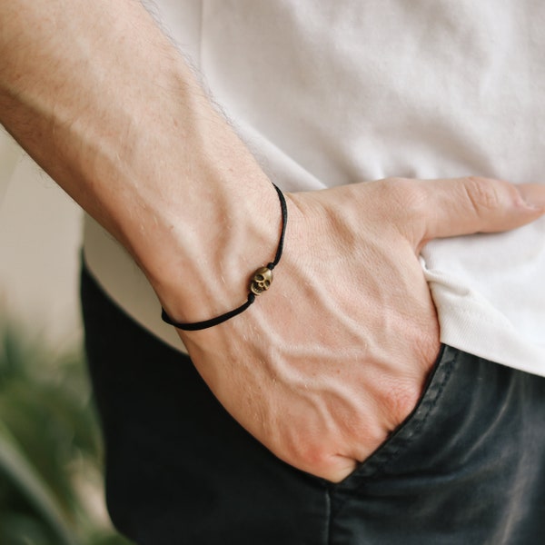 Bracelet crâne, bracelet homme, breloque de perle de crâne en bronze, cordon noir, bracelet pour homme, cadeau pour lui, bracelet squelette goth emo, taille personnalisée