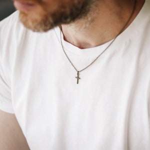 Kruisketting voor mannen, bruidsjonkers cadeau, herenketting, bronskleurige kruishanger, koperen ketting, cadeau voor hem, christelijke katholieke sieraden