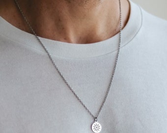 Collana con sole per uomo, collana impermeabile da uomo, ciondolo con sole a cerchio in argento, collana con catena in acciaio, accessorio da viaggio estivo, regalo per lui, regalo yoga