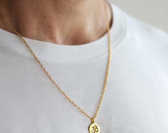 Collana Om per uomo, collana da uomo con catena in acciaio inossidabile dorato, ciondolo Ohm in oro, regalo per lui, gioielli yoga, meditazione, pace interiore, mantra Aum