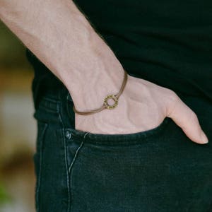 Pulsera Believe para hombre, pulsera para hombre, círculo de bronce, pulsera marrón, pulsera de karma, palabra de motivación de inspiración, regalo de San Valentín para él