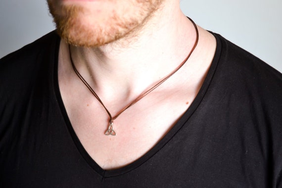 ASTER ALHELÍ -Collana Uomo Donna Nodo Trinquette del Triangolo Celtico Trinità in Argento Vecchio o Bronzo - Ciondolo Uomo con Nodi Celtica in ASTER ALHELÍ -Collana Uomo Donna Nodo Trinquette del Triangolo Celtico Trinità in Argento Vecchio o Bronzo - Ciondolo Uomo con Nodi Celtica in
