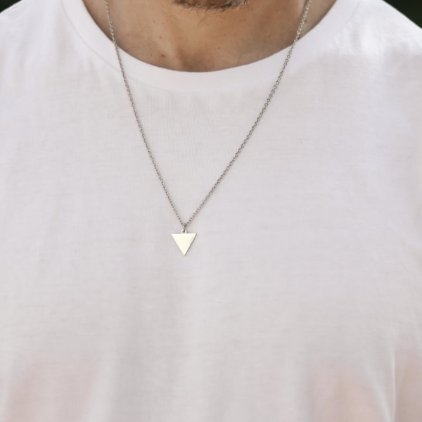 Collier triangle pour homme, bijoux imperméables, collier pour homme avec un pendentif triangle en argent, chaîne en argent, cadeau pour lui, collier géométrique