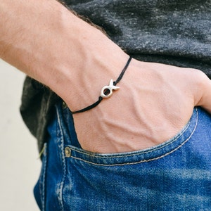 Fisch Bettelarmband für Männer, Herren Armband, schwarze Schnur, Fisch Perle, silberfarbener Fisch Anhänger, Fischer Geschenk, Geschenk für Ihn, maritimer Schmuck