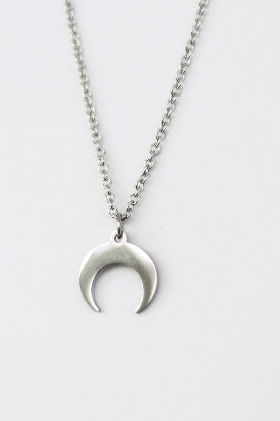 925 Silver Moon Shape Pendant Women Men Necklace - China Angel Necklace and  Fashion Jewelry price | Made-in-China.com