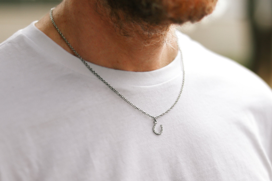 Mens Silver-Tone Stainless Steel Horseshoe Link Chain Necklace 