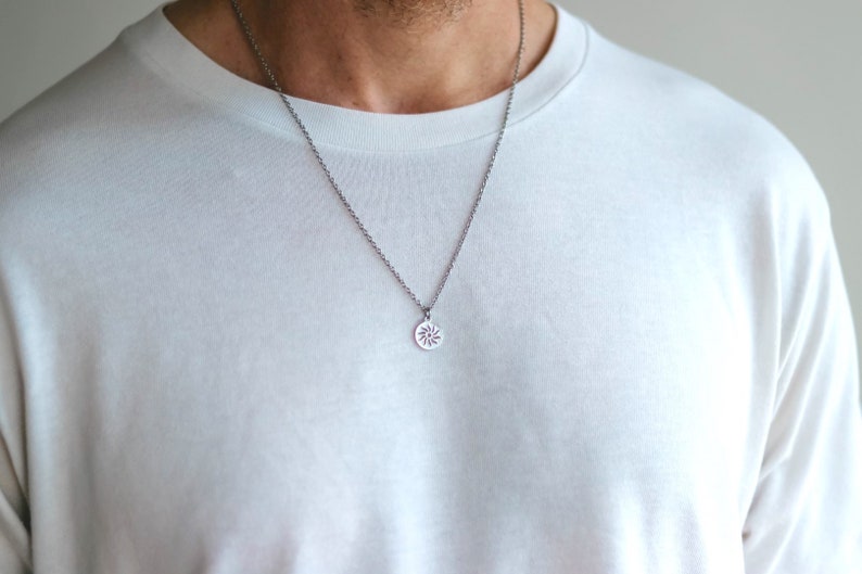 Collar de sol para hombre, collar de hombre impermeable colgante de sol círculo de plata, collar de cadena inoxidable, regalo para él, collar de yoga, minimalista imagen 3