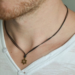 Davidster ketting voor mannen bronzen Davidschild hanger herenketting zwarte snaar zoon cadeau voor hem Joodse sieraden uit Israël Judaïca