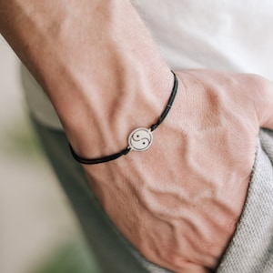 Yin Yang-armband voor mannen, herenarmband zilverkleurige Yin Yang-bedel, yogaarmband, waterdicht, zwart koord, cadeau voor hem, spiritueel, zen