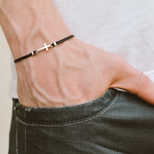 Kruisarmband voor mannen, bruidsjonkers cadeau, herenarmband met zilveren kruishanger, zwart koord, cadeau voor hem, christelijke katholieke sieraden