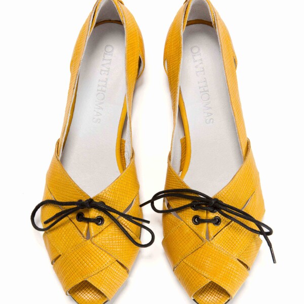 Made with Love for Ivana - Womens Yellow Lace-Up Peep Toe Flat Sandals // EU size 36