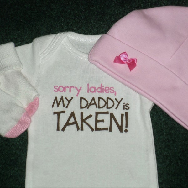 Newborn Baby Girl Gift Set - Pink And White Gift Sets - Sorry Ladies My Daddy Is Taken Gift Set - Daddys Girl Gift Set For Your Sweet  Baby