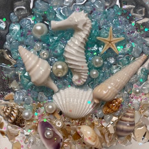 Seahorse night light/seahorse nightlight/resin nightlight/coastal night light/beach night light/seahorse decor/shell night light/ocean light