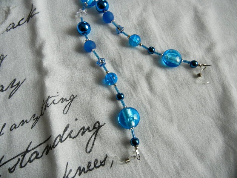 Glasses necklace in blue and silver image 2