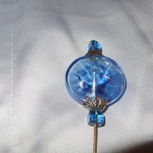 Jacket pin in blue image 3