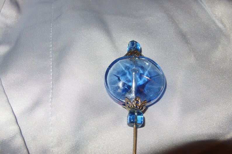 Jacket pin in blue image 3