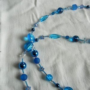 Glasses necklace in blue and silver image 1