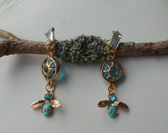 Bee on the ear in gold and turquoise