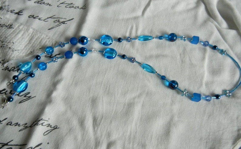 Glasses necklace in blue and silver image 3