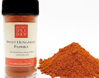 Paprika hongrois doux, poivre en poudre, épices gastronomiques, cuisine maison
