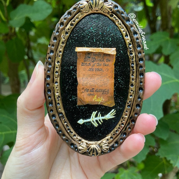 Miniatura w skali 1:12 „Mała Syrenka” – kontrakt Urszuli – dekoracja ścienna do domku dla lalek