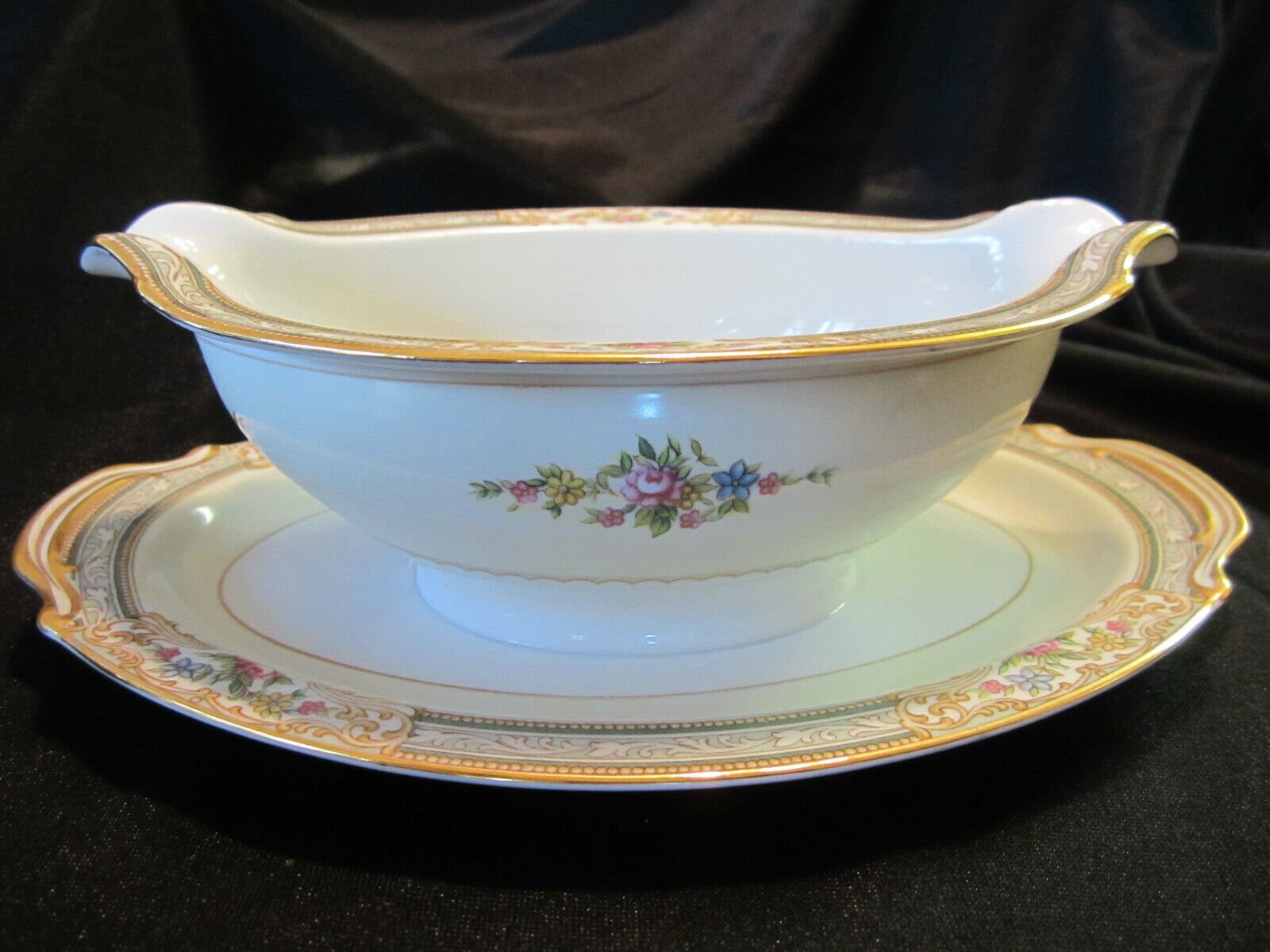 Noritake Lynbrook Gravy Sauce Boat with attached base plate 4724