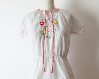 Vintage Floral Embroidered Short Sleeve Tunic Blouse/Dead Stock/Women's XS-S