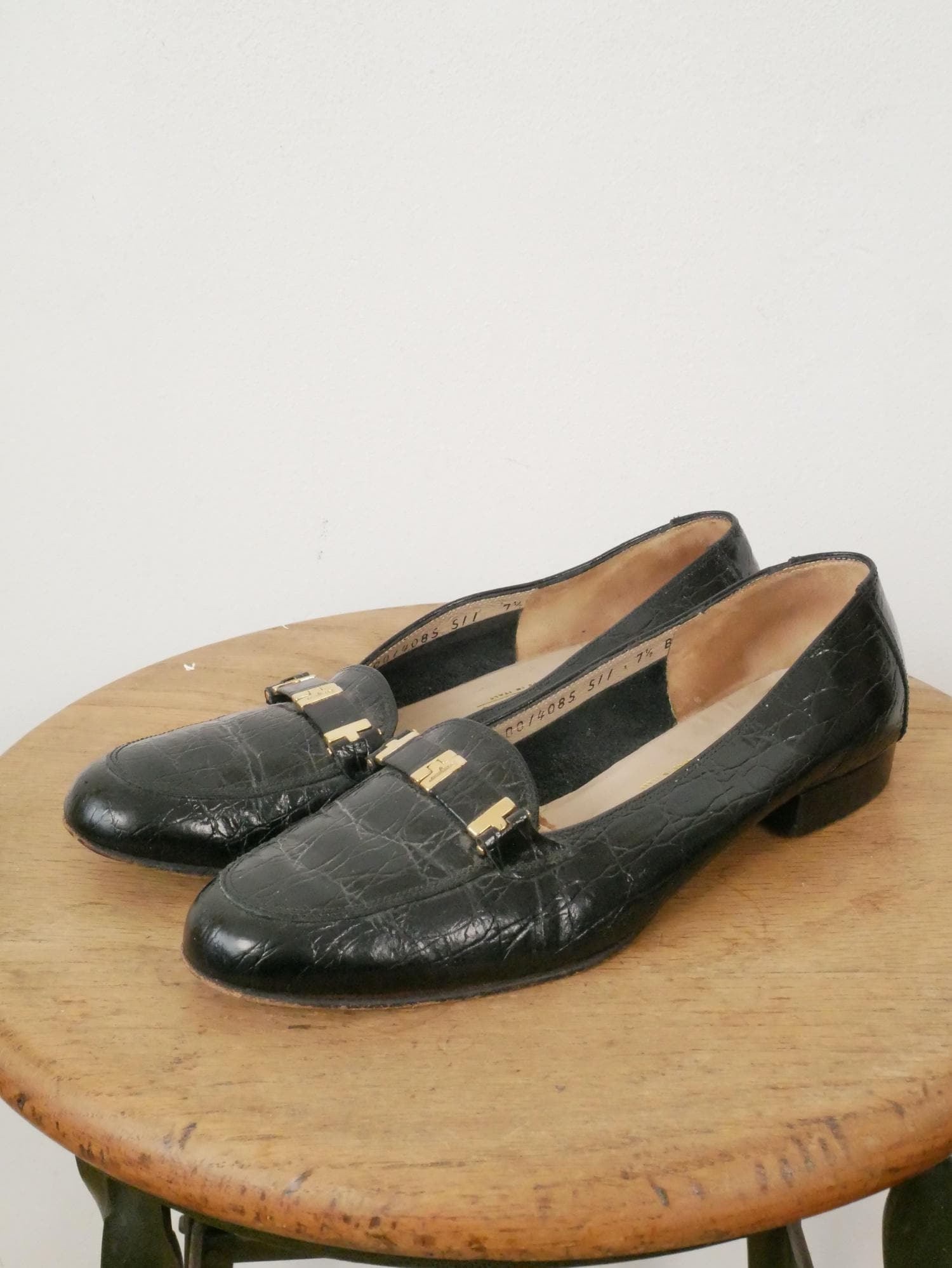 Vintage 90s Salvatore Ferragamo Women's Black Croc Loafers/fits