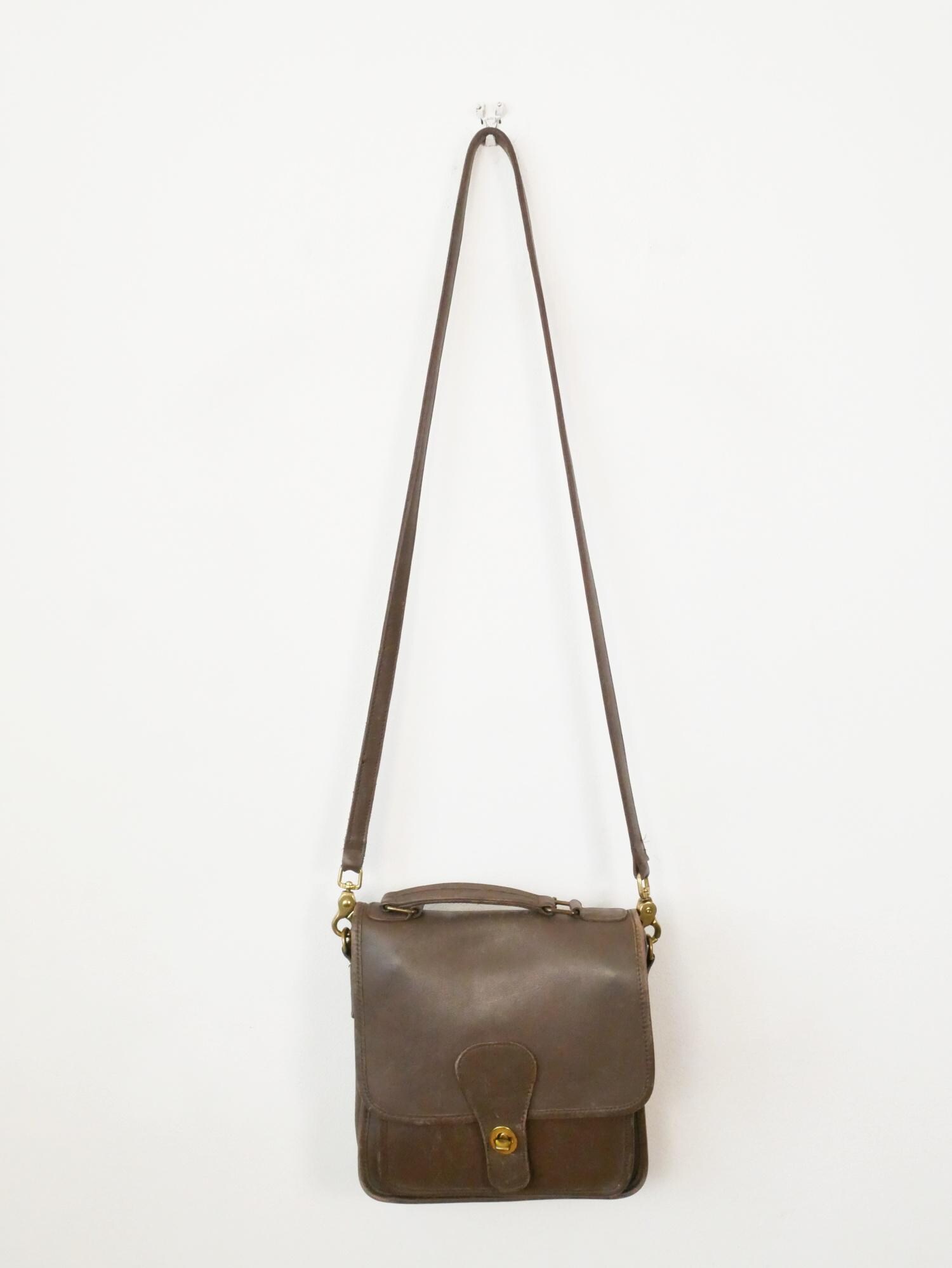 バッグ Old Coach Brown Leather Shoulder Bag Old Coach Shoulder Bag Leather Brown Vintage Ladies Made in