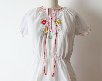 Vintage Girls Floral Embroidered Mexican Blouse Deadstock Boho Top