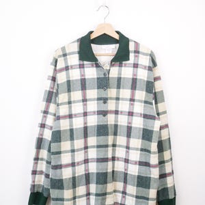 Giacca-maglione vintage anni '90 da donna Christopher Banks a quadri verde avorio con bottoni.