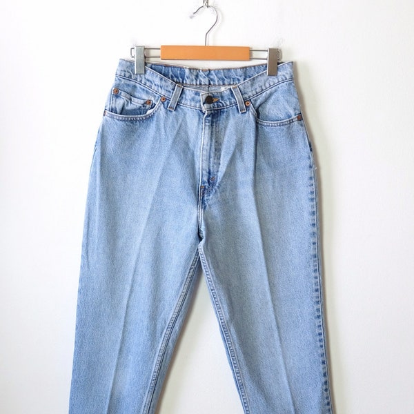 Vintage Levi's 512 High Waisted tapered Slim Jeans/Slim Fit Tapered Leg/Skinny Mom Jeans/Made in USA/W29