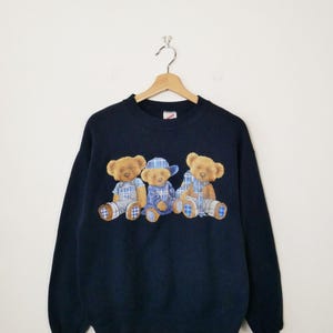 Sweat ras du cou imprimé bleu marine/ours en peluche vintage des années 90