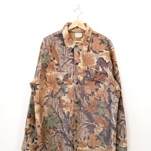 Camicia vintage anni '90 da uomo con stampa mimetica a foglie di quercia e bottoni