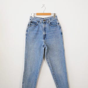 Vintage Chic hoch taillierte konisch zulaufende Jeans / Mom&#39;s Jeans / W26