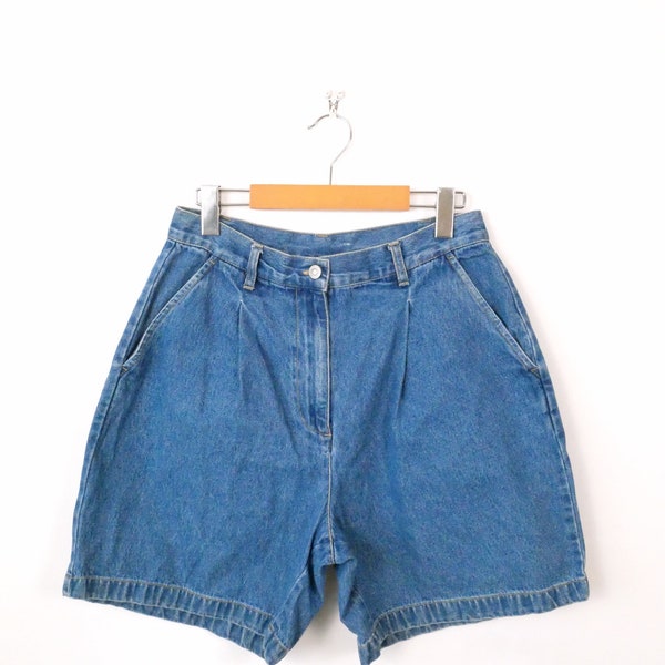 Vintage High Waisted Pleated Denim Shorts/Jean Shorts from 90s/W28/Bill Blass