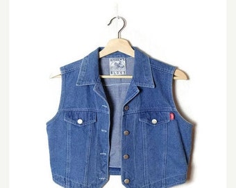 ON SALE Vintage Blue Denim Sleeveless Blouse/Vest from 90's*