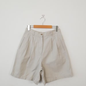 Vintage 90s Women&#39;s Ecru High Waist Pleated Cotton Shorts/W27